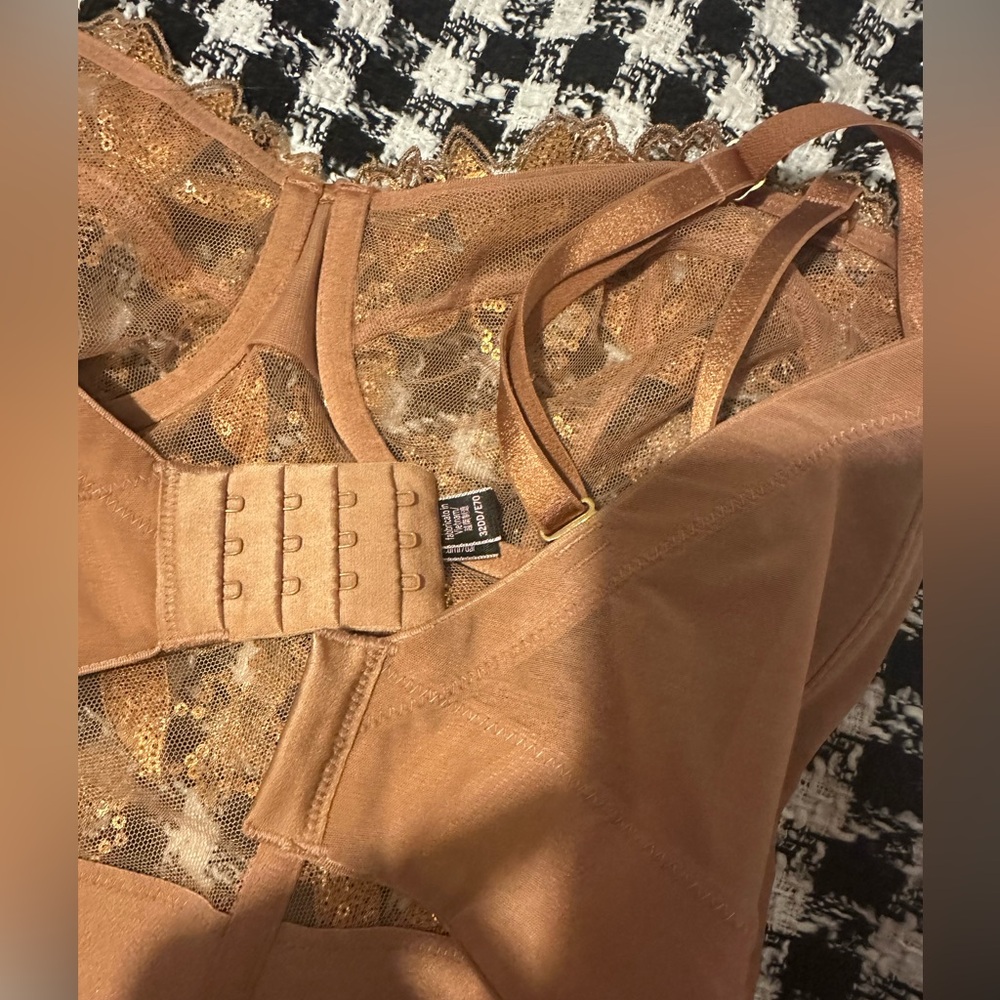 32DD Victoria’s secret ziggy glam gold sequin bra top - Picture 6 of 10